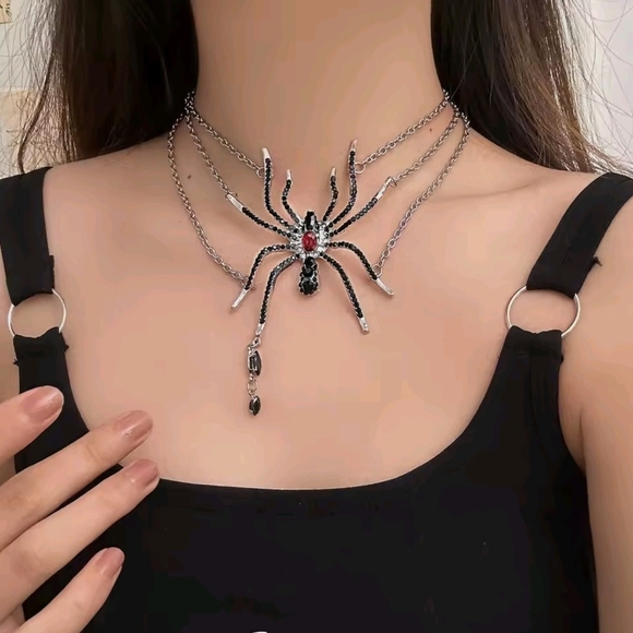Black and Silver Spider Necklace - Picture 2 of 4